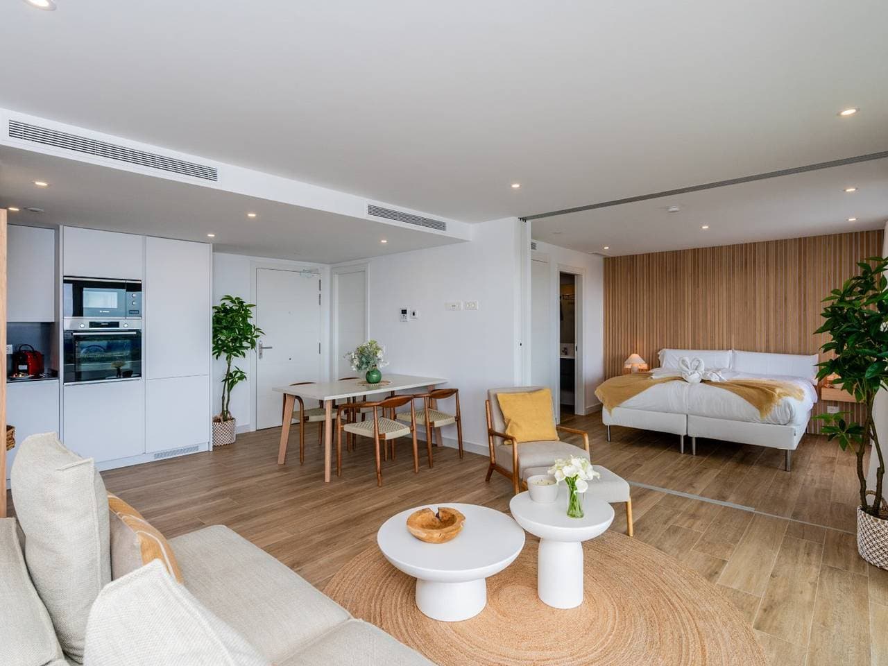 Foto 12 von 36: Moderne Wohnung in Estepona, Lagunenzugang, 2 Schlafzimmer