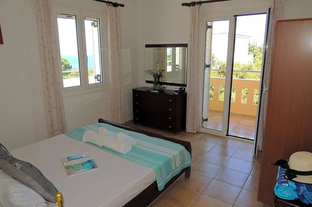 Foto 6 von 30: Schöne Villa mit 40m2 Pool mit römischer Treppe und einen Panoramablick auf das Meer