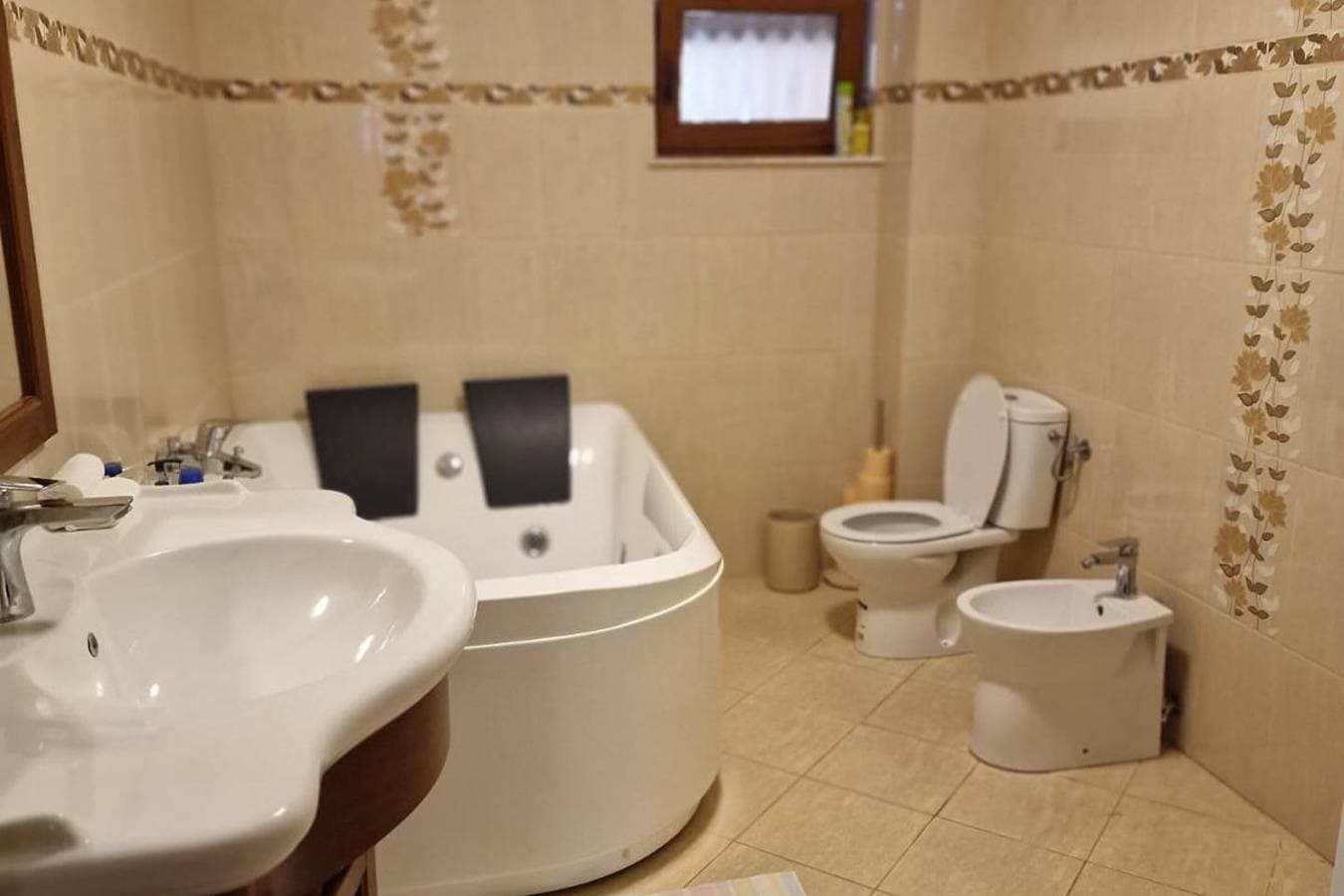 Foto 8 von 24: Villa für 10 Personen mit Whirlpool