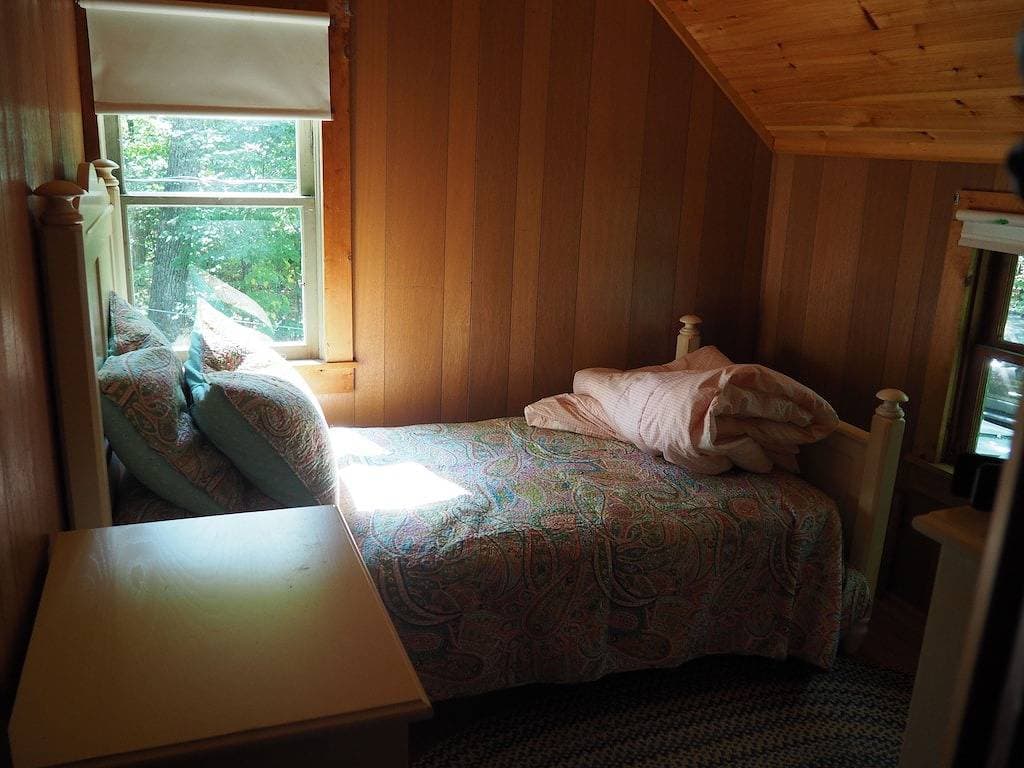 Foto 4 von 17: Klassische Vermont Kabine auf 2. 5 Acres mit Seefront