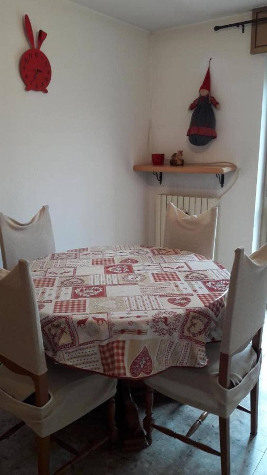 Foto 7 von 24: Ferienwohnung 'Mansarda Le Chateau' mit Bergblick, Gemeinschaftsgarten und Wi-Fi
