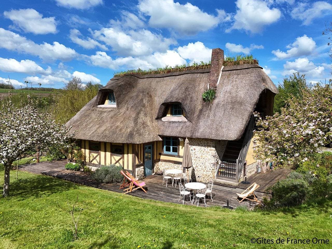 Typisches Cottage mit Kamin und Garten, Haustiere erlaubt 1