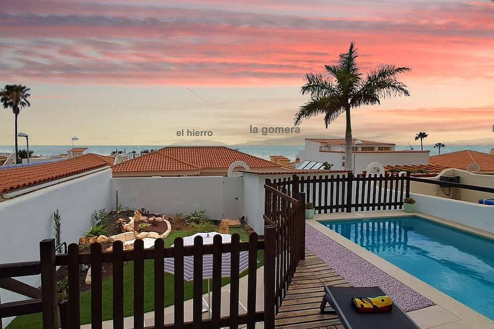 Bungalow Spacieux Jardin Piscine Privée Belle vue mer Calme à 3mn Centre Ville 1