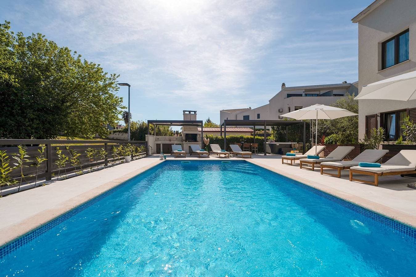 Foto 3 von 28: Extravagantes Apartment nur 100 Meter zum Strand mit Salzwasserpool und Jacuzzi