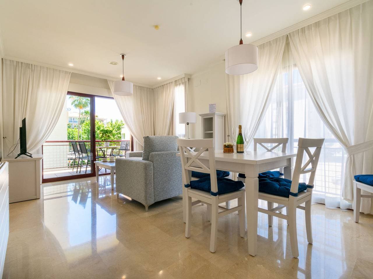 Moderne Wohnung in Albir mit Blick auf den Pool 1