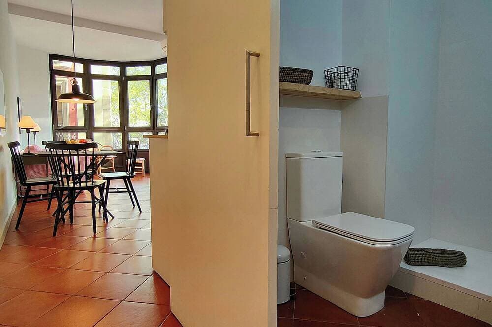 Foto 9 von 30: Bright 1-Bed Apartment on La Rambla, Barcelona. Rj