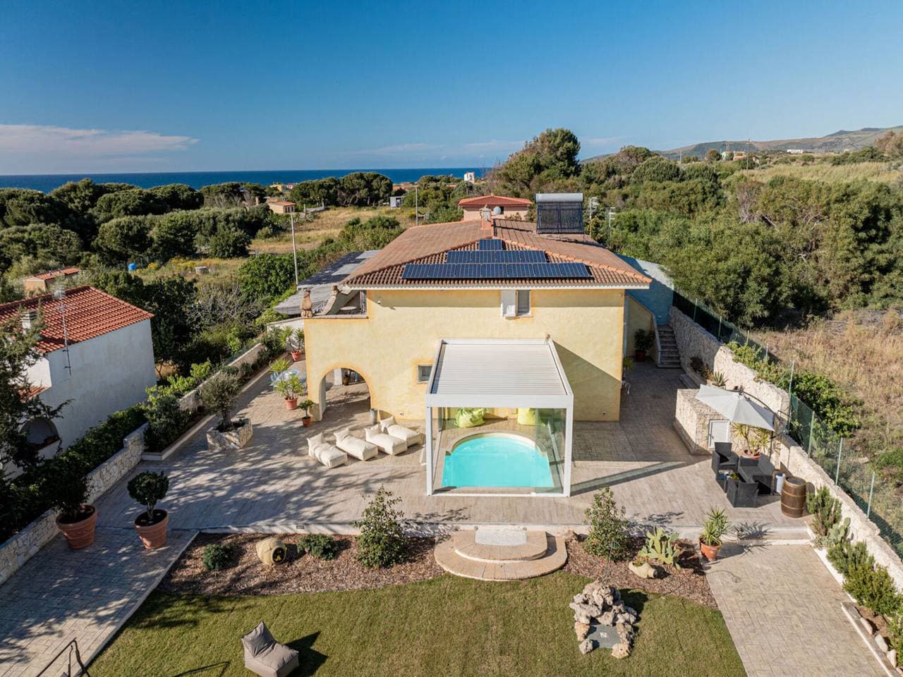 Moderne, freistehende, komfortable Villa Deborah 1