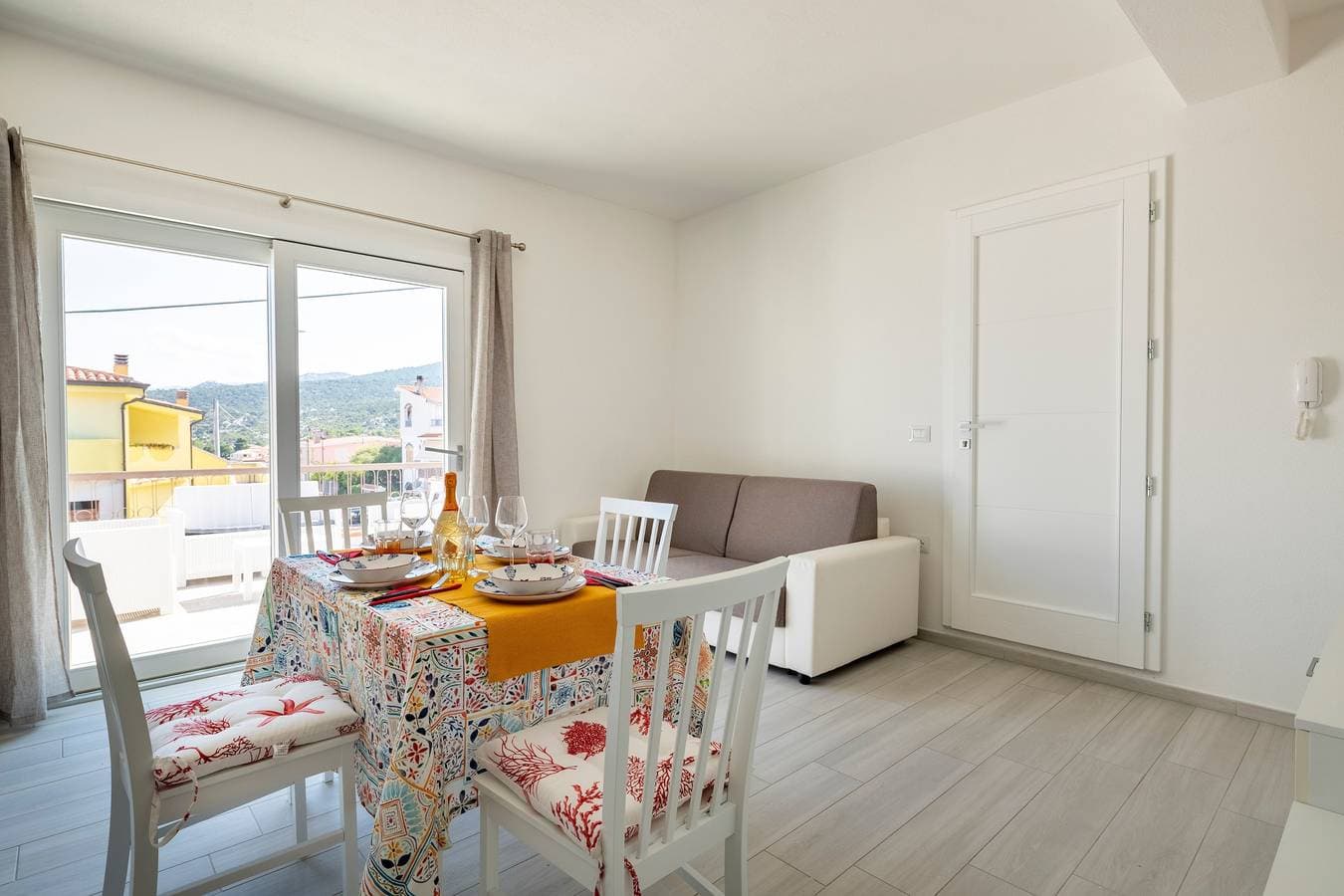 Foto 7 von 15: Ferienhaus Cala Gonone in Strandnähe mit Meer- und Bergblick, Klimaanlage, WLAN und Terrasse