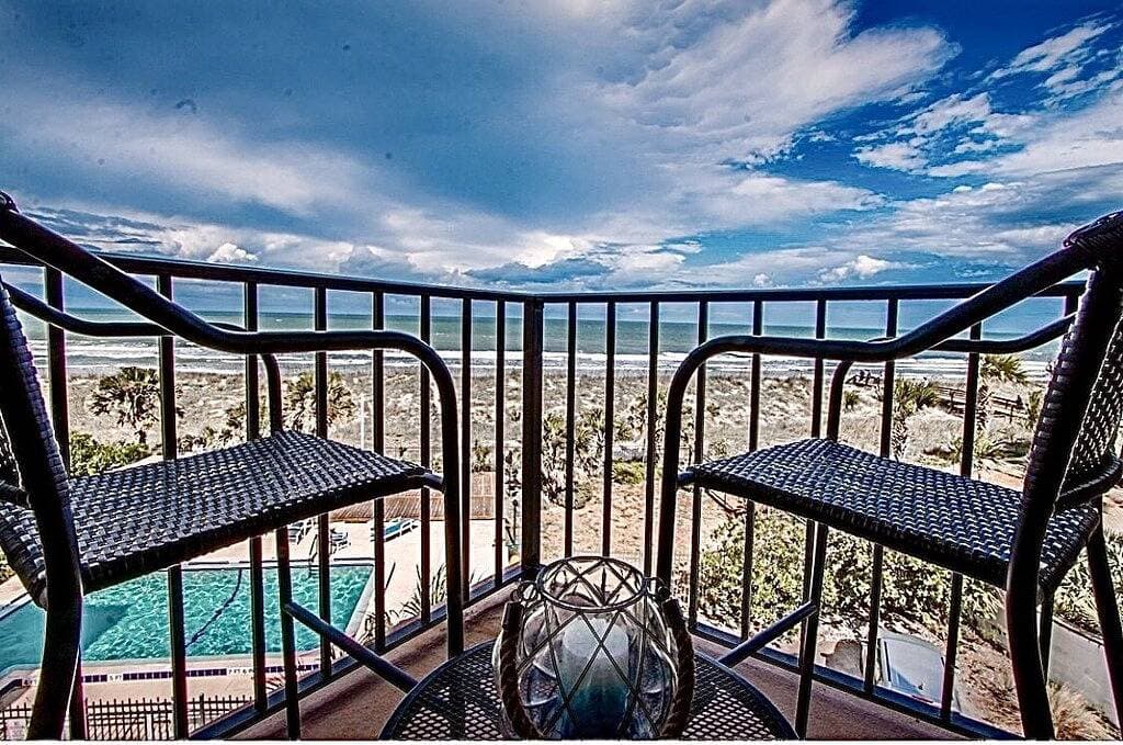 Foto 12 von 39: Oceanfront Wohnung mit Terrasse, Pool / tierfreundlich