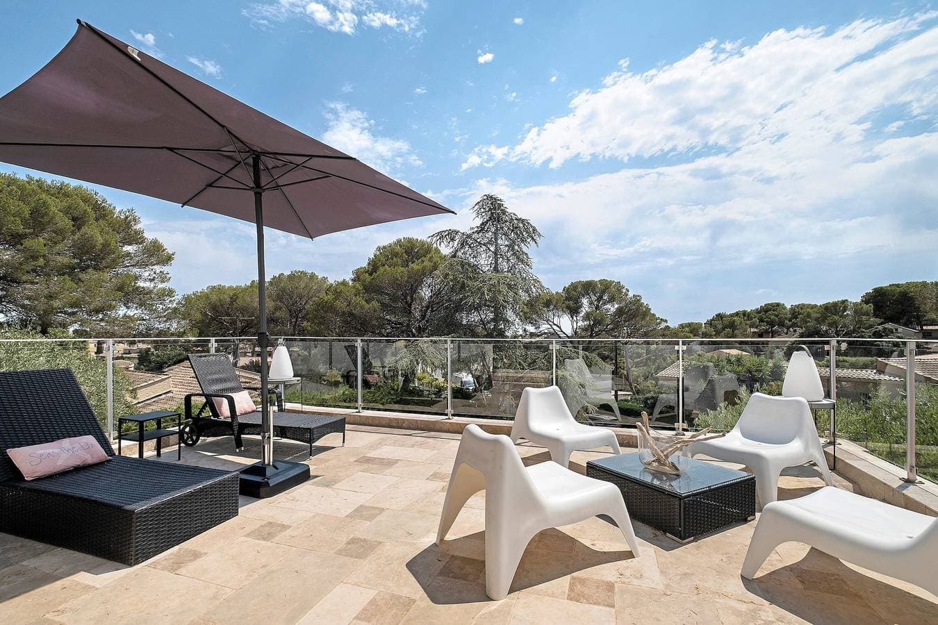 Foto 12 von 35: Villa „Les Alizés“ – Obergeschoss, am Pool, mit Meerblick