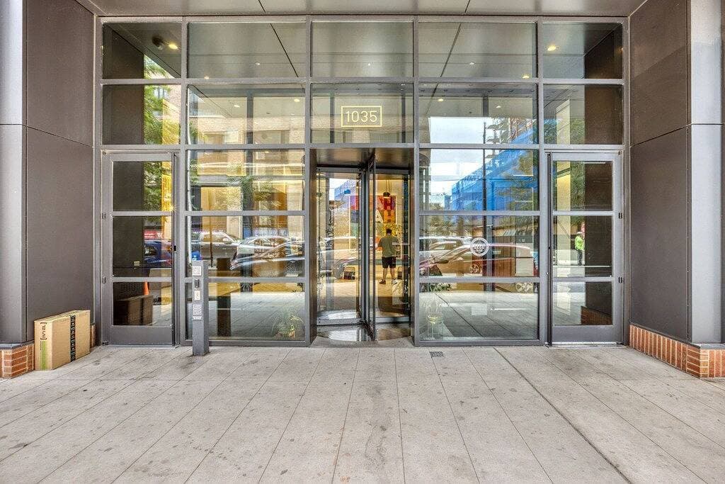 Foto 3 von 32: Hip West Loop Studio w/ Gym & Coworking, nr Uic, by Blueground