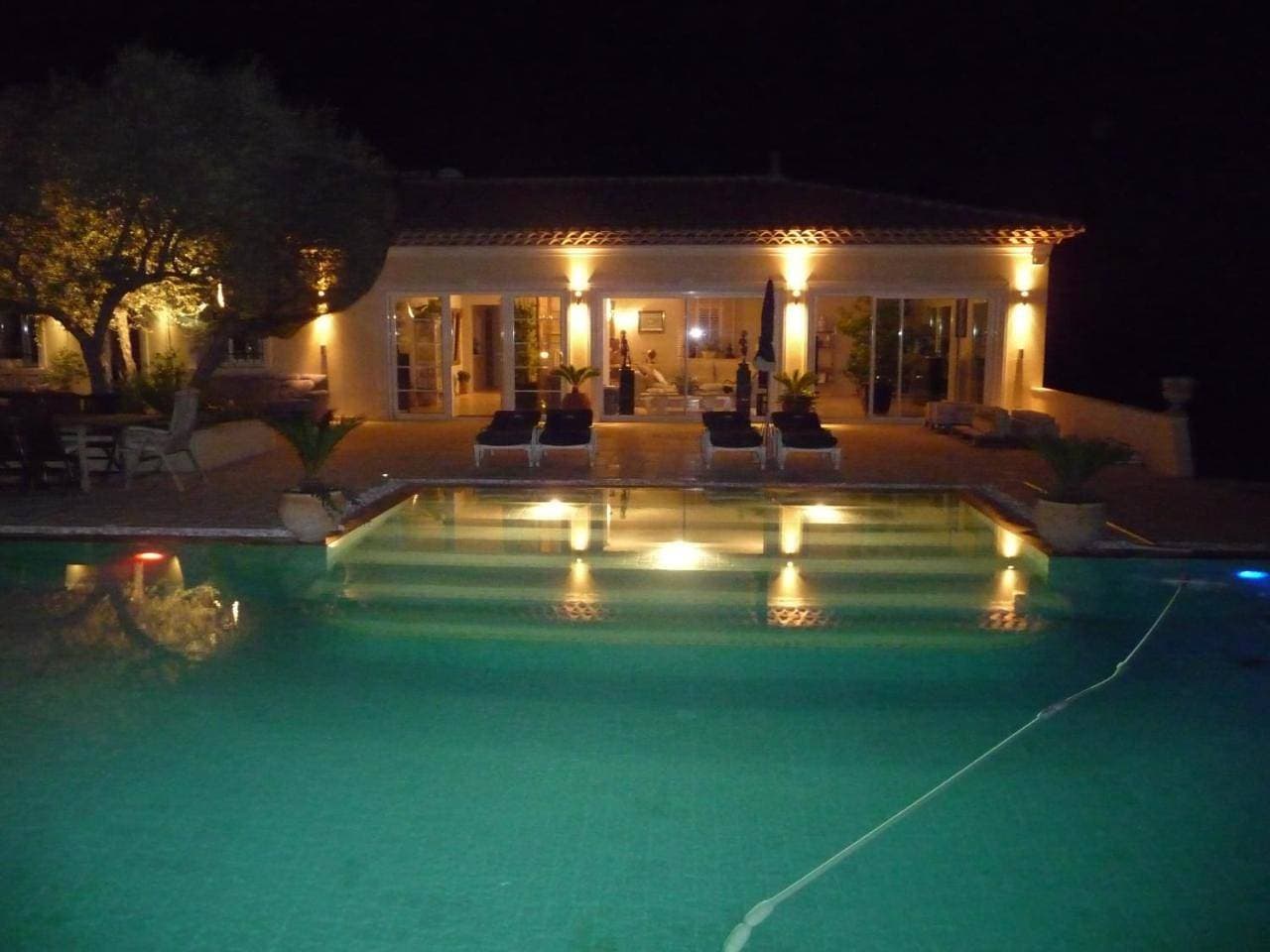 Foto 3 von 84: Villa with Private Pool