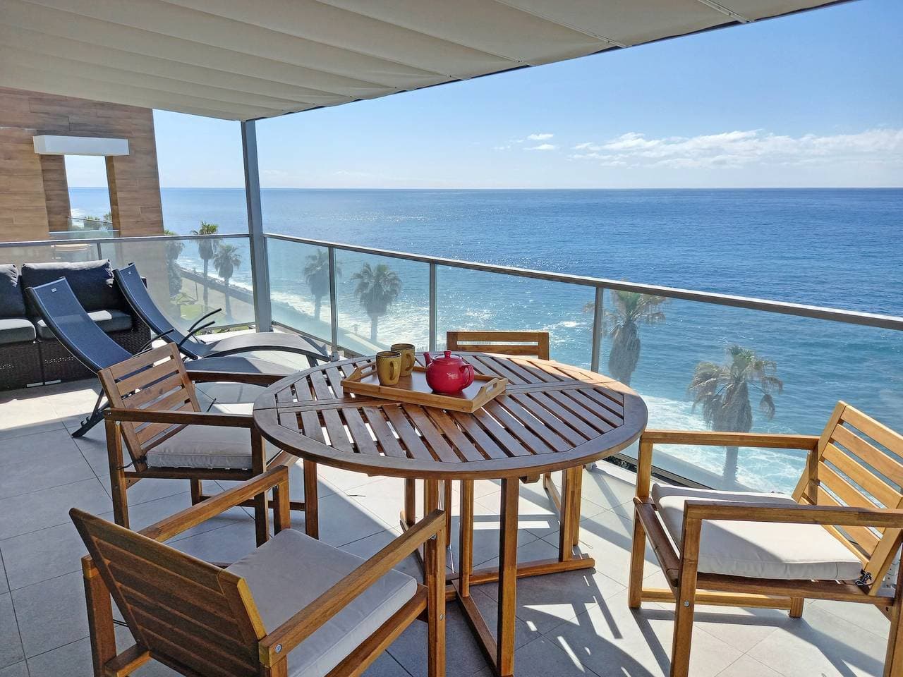 Foto 2 von 25: Ferienwohnung 'The Wave House - Seaside Haven' mit Meerblick, Wi-Fi und Klimaanlage