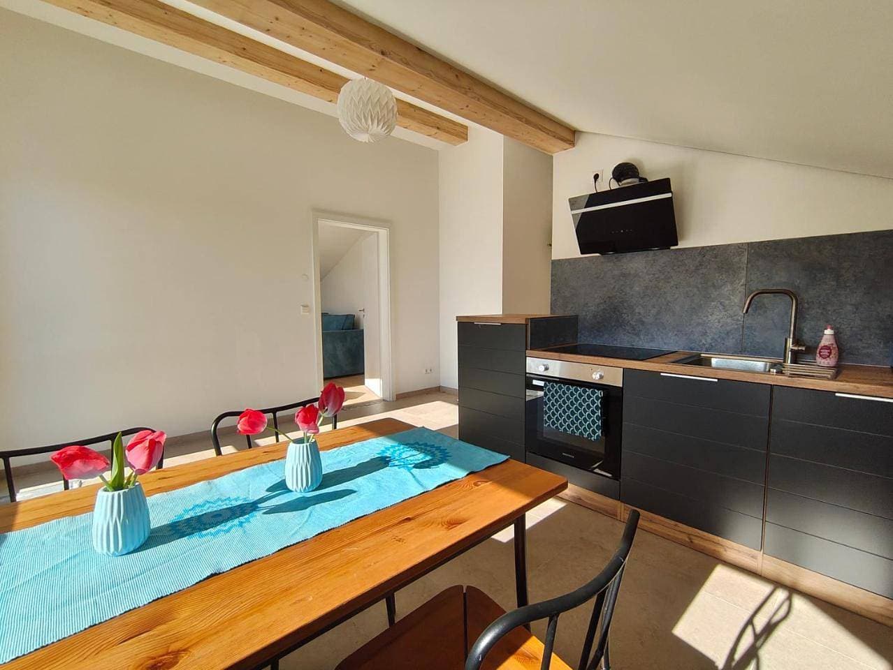 Foto 9 von 25: Two-Bedroom Apartment with Balcony