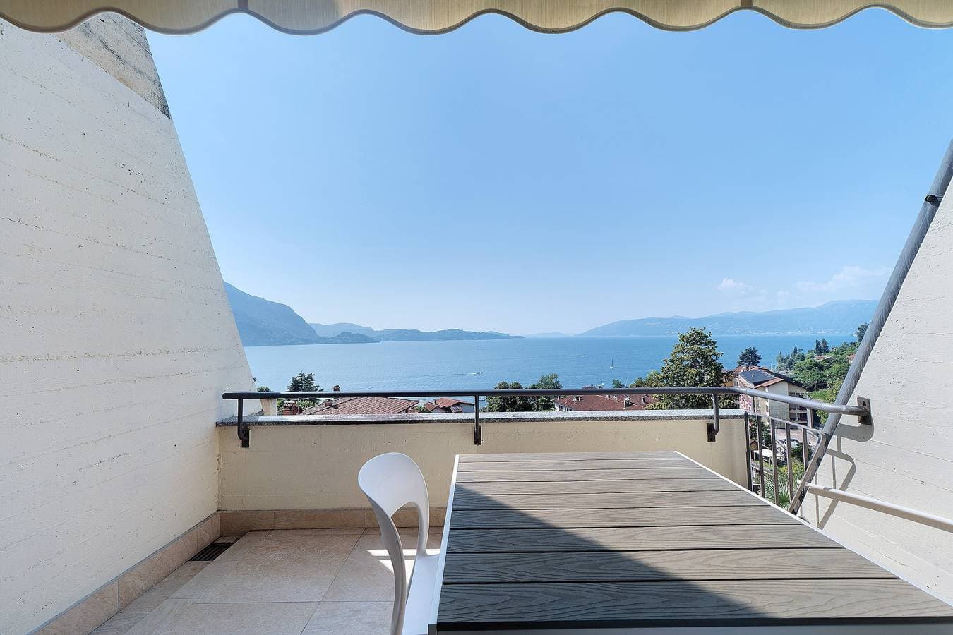 Foto 3 von 26: „Bellavista Apartment“ – Ferienwohnung La Selva mit Seeblick in Ghiffa