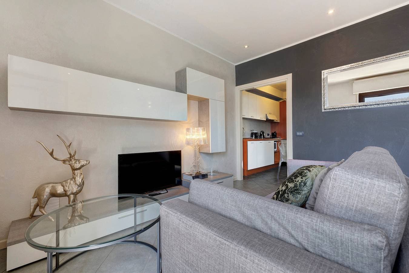 Foto 10 von 29: Ferienwohnung 'Il Campanile' mit Seeblick, WLAN und Klimaanlage