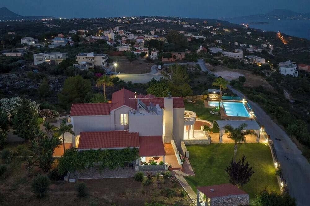 Foto 12 von 30: Breathtaking view*Private Heated Pool*15 sleeps*BBQ*390m2