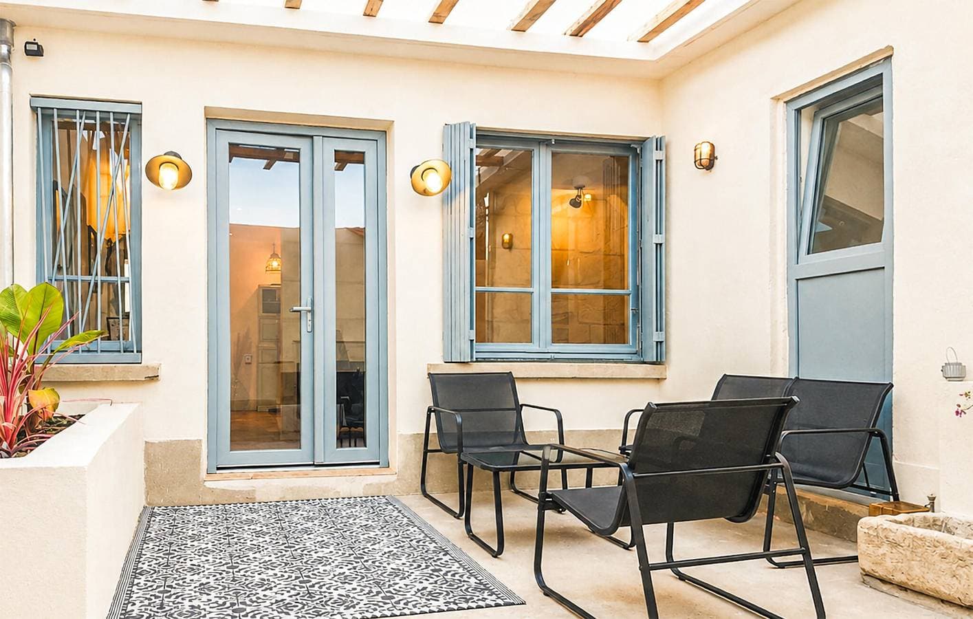 Reizende 2-Zimmer-Wohnung mit Whirlpool, WLAN und Parkplatz in Beaucaire 1