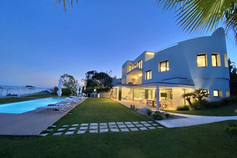 Fenandgi exklusive Villa direkt am Strand mit beheizbarem infinity Pool 1