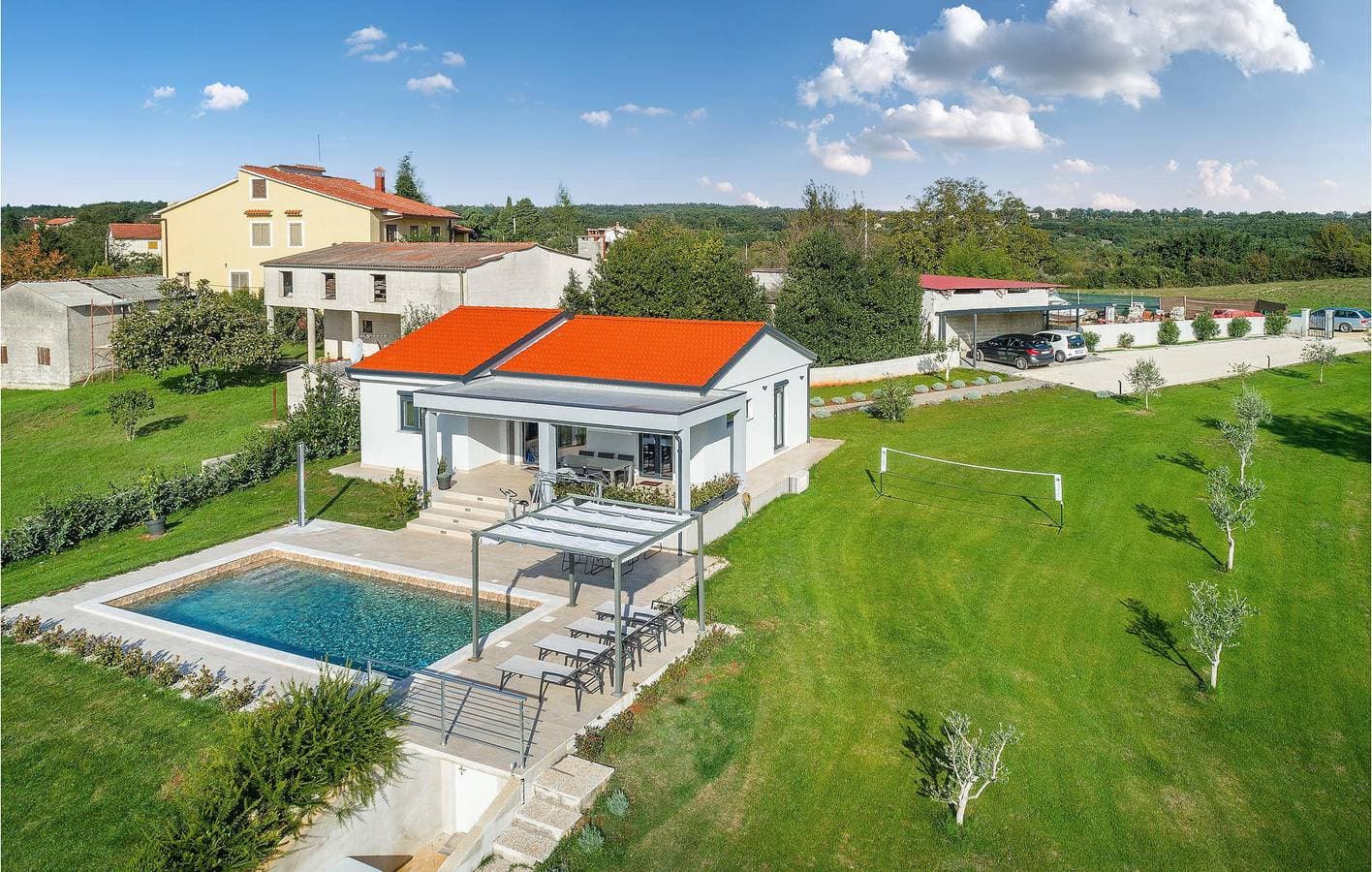 Foto 2 von 36: Gemütliche 75 m² große Ferienwohnung mit Pool, in der Nähe des Stadtzentrums und des Flusses – Melnica