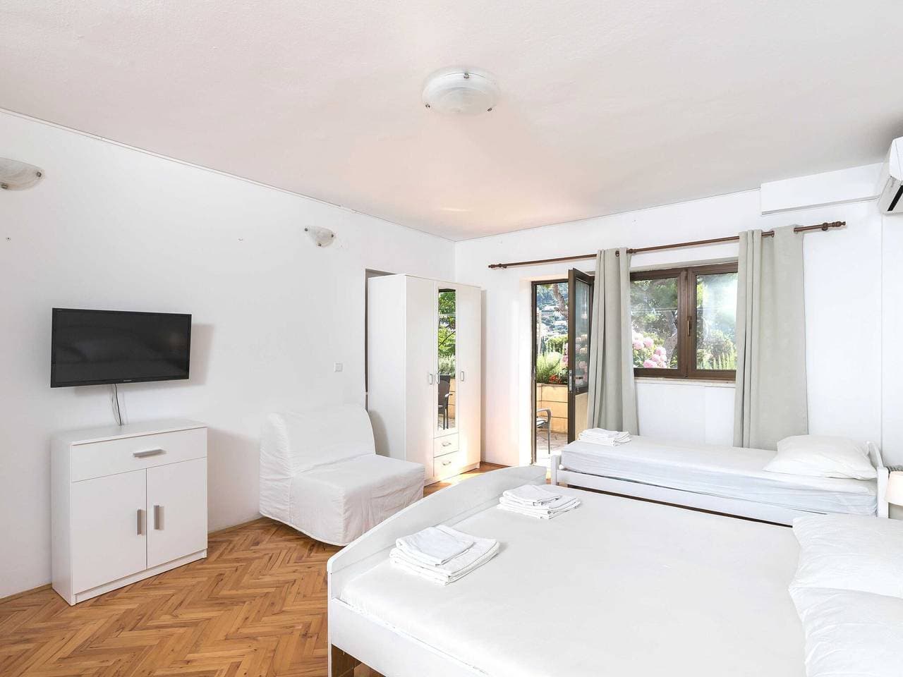 Foto 2 von 15: House Apartments Ariva - Studio Apartment with Balcony (3 Adults)  - A1