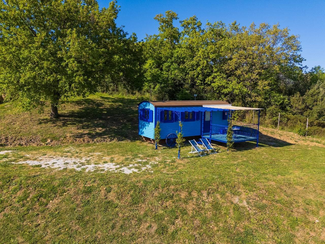 Foto 10 von 50: Wohnwagen 'Gitano Pavone Blu' mit privater Terrasse, Gemeinschaftsgarten und Klimaanlage