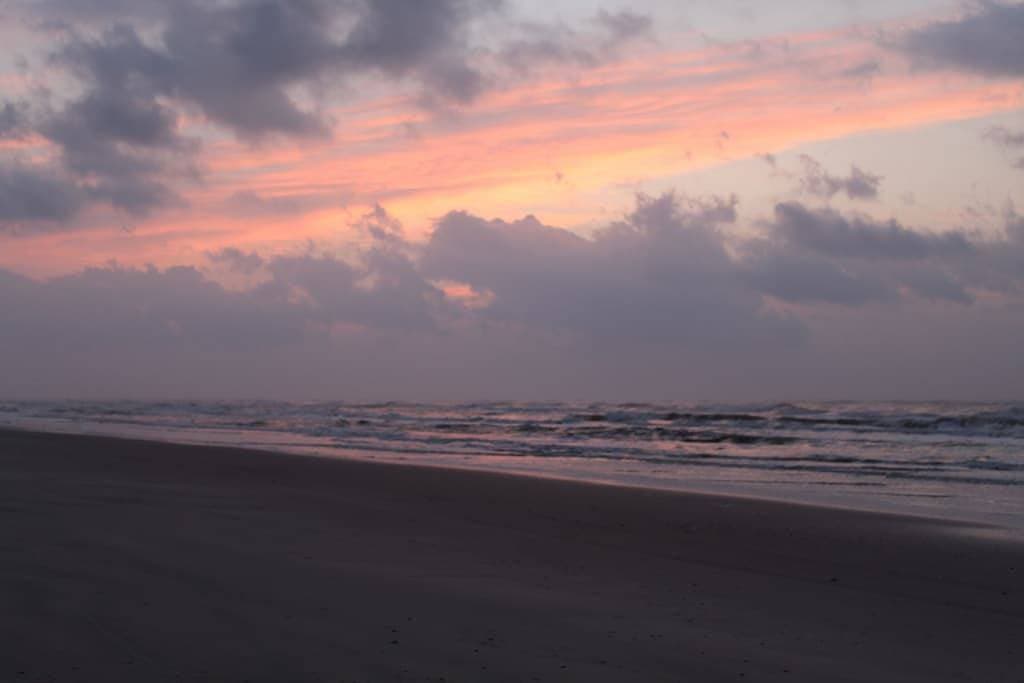 Foto 10 von 41: Entspannender Matagorda Beach Retreat - Blick auf den Golf vom Deck und der Sonnenterrasse