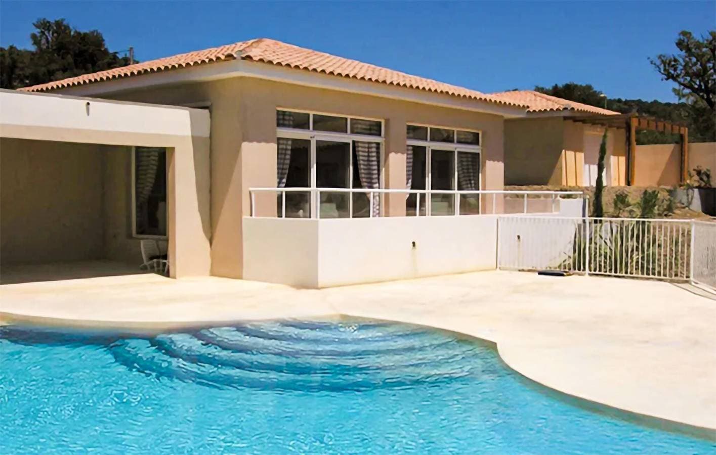 Foto 9 von 14: Montauroux View Apartment mit Pool