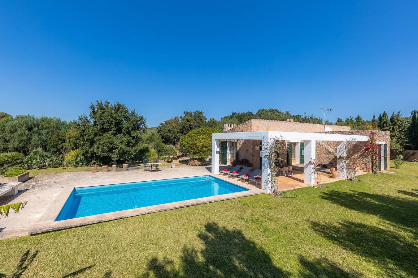 Foto 3 von 34: Traumhafte Finca mit WLAN, Pool, Garten, und Terrasse; Parkplätze vorhanden