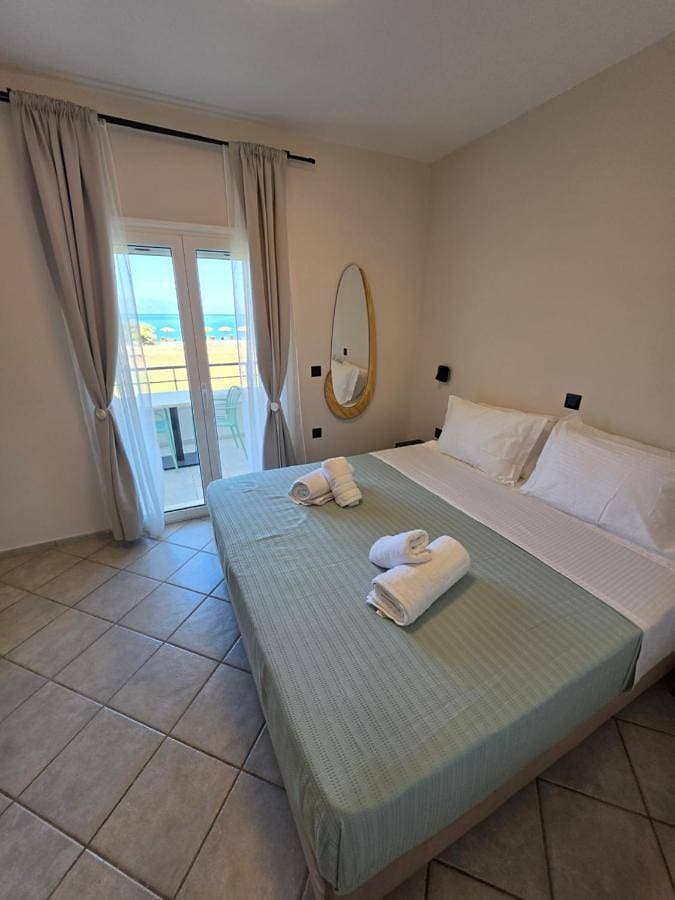 Foto 3 von 5: Deluxe Double Room with Balcony and Sea View