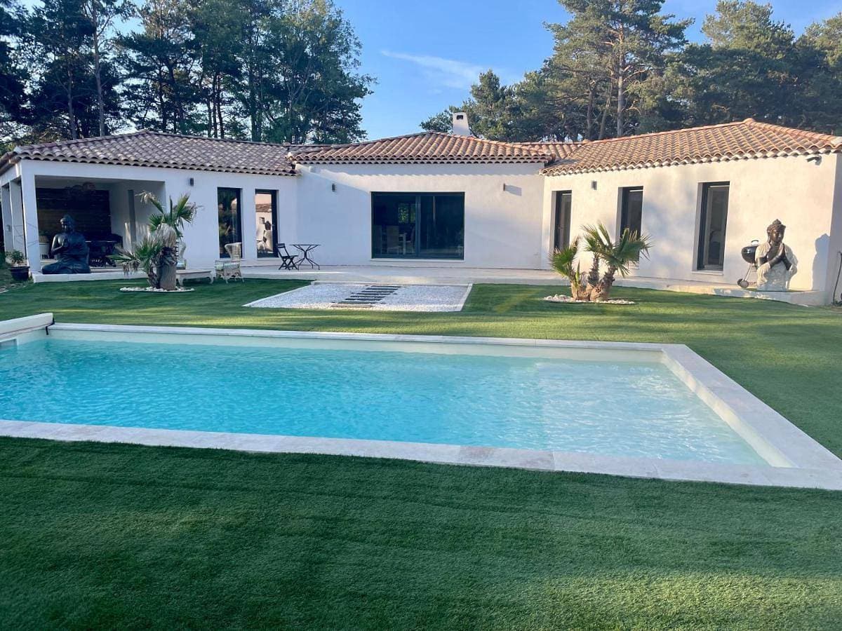 Foto 4 von 12: Double Room with Pool View