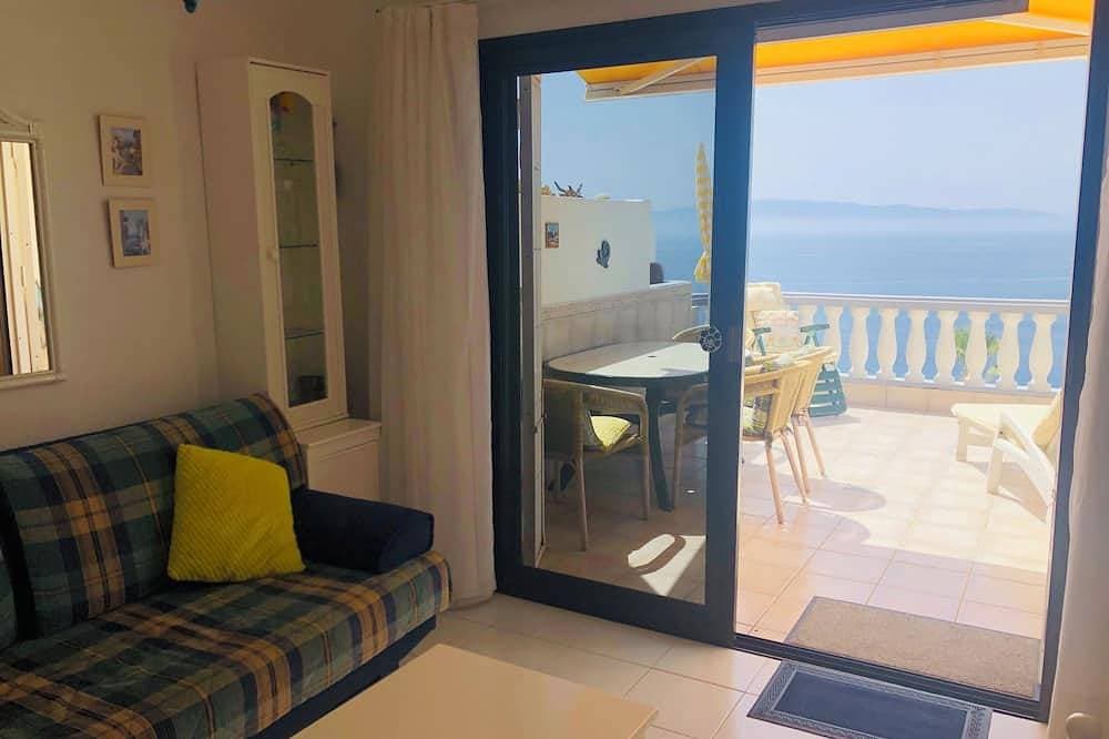 Foto 5 von 30: Sonniges Studio mit atemberaubendem Meerblick von der geräumigen Terrasse.