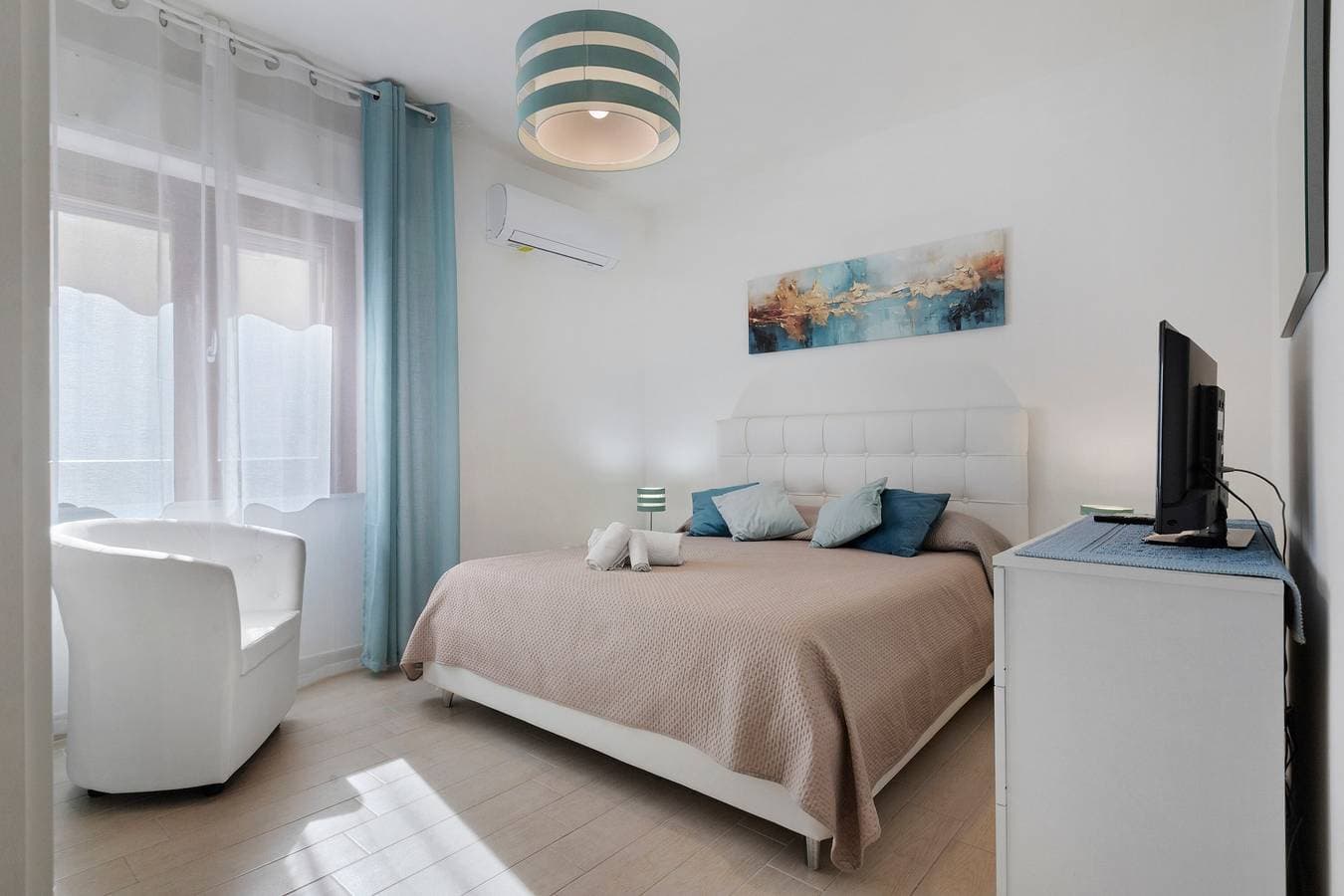 Foto 10 von 28: Ferienwohnung für 6 Personen nahe dem Meer mit Balkon, WLAN und Klimaanlage