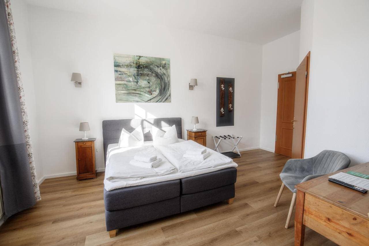 Foto 7 von 12: Double or Twin Room with Bathroom