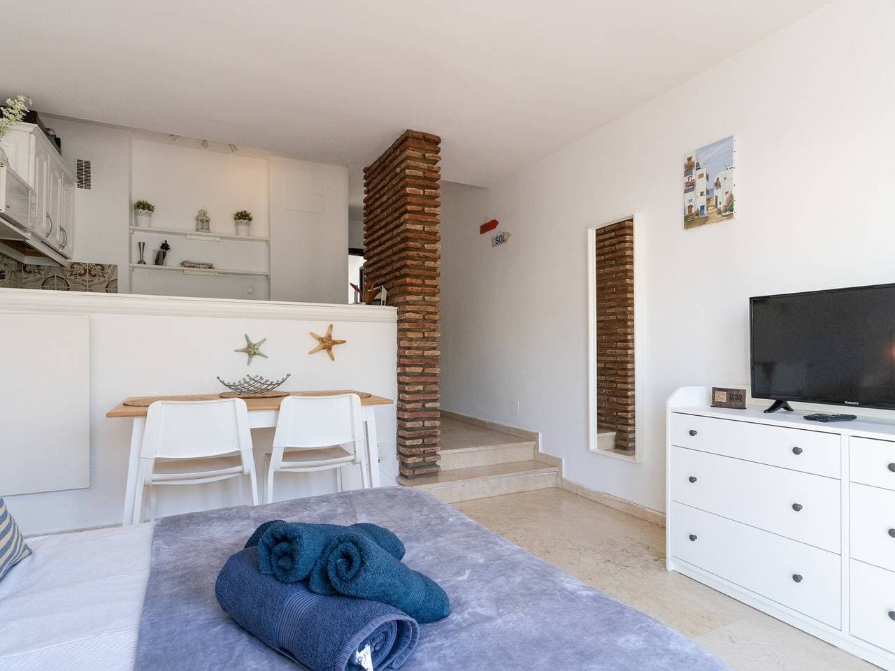 Foto 4 von 11: Ausgestattetes Studio in Estepona - Balkon und Gemeinschaftspool
