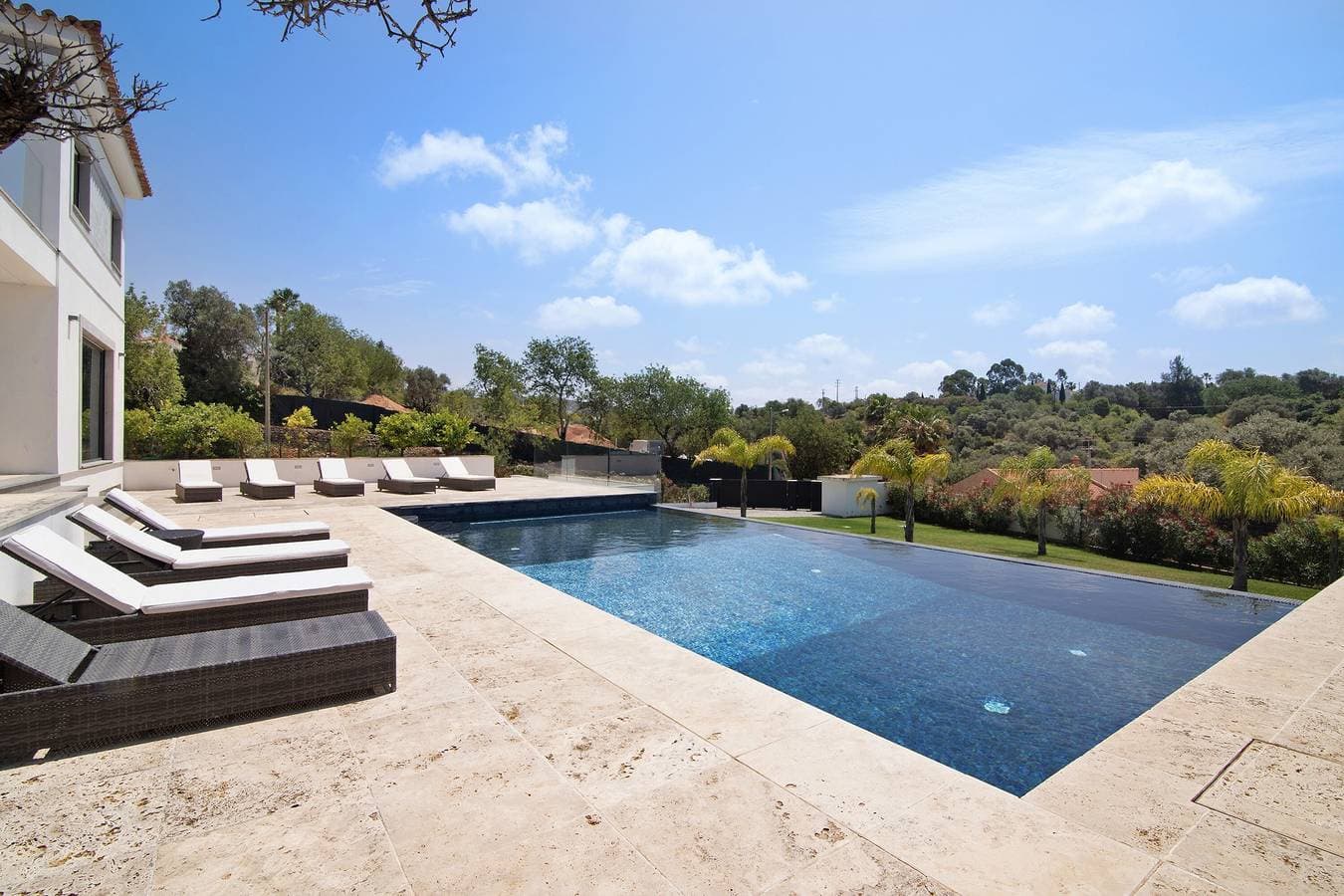 Foto 2 von 34: Villa 'Areeiro' mit privatem Pool, WLAN und Klimaanlage