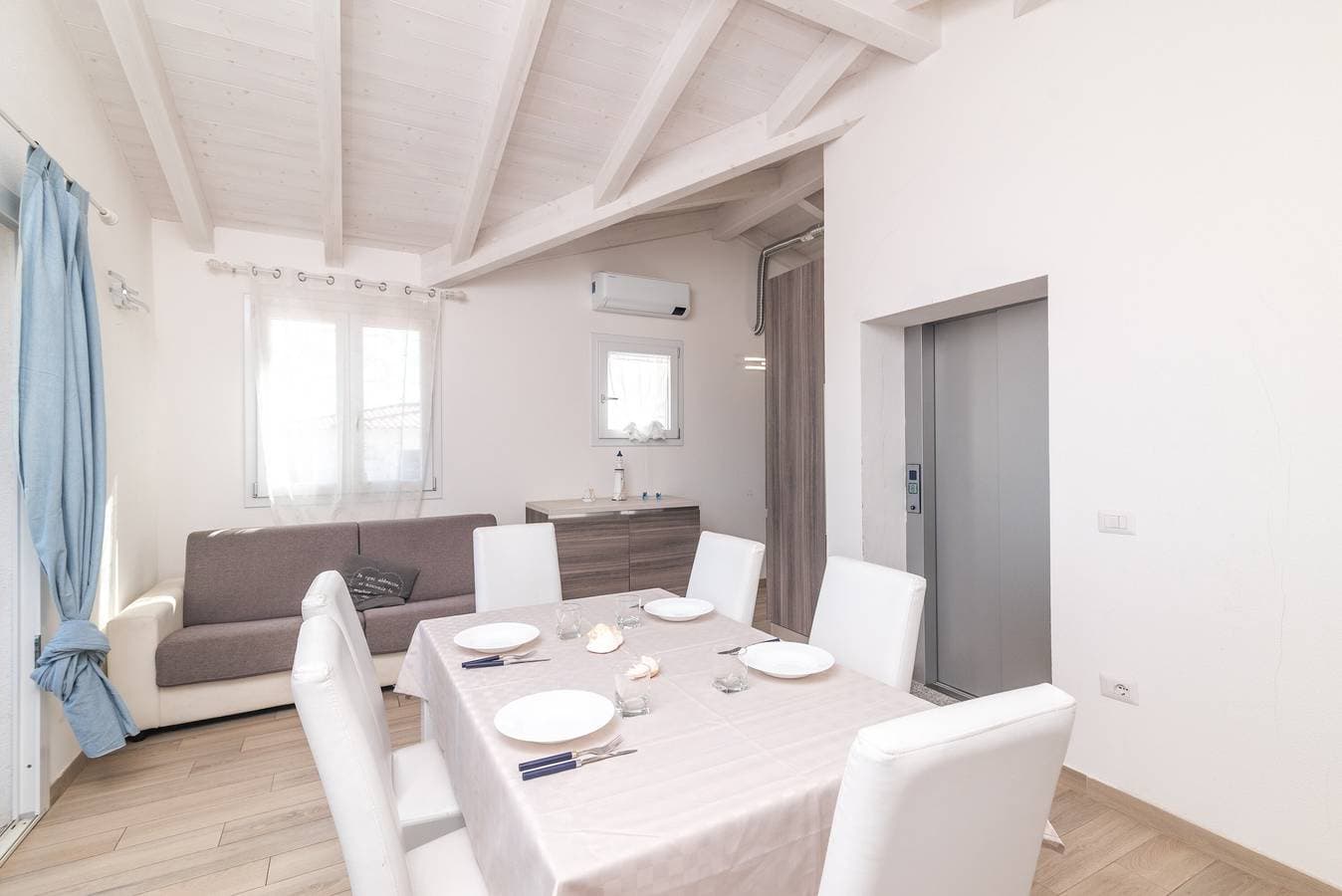 Foto 4 von 20: Ferienwohnung 'Attico Con Vista Mare A Budoni' mit Meerblick, Terrasse und Klimaanlage