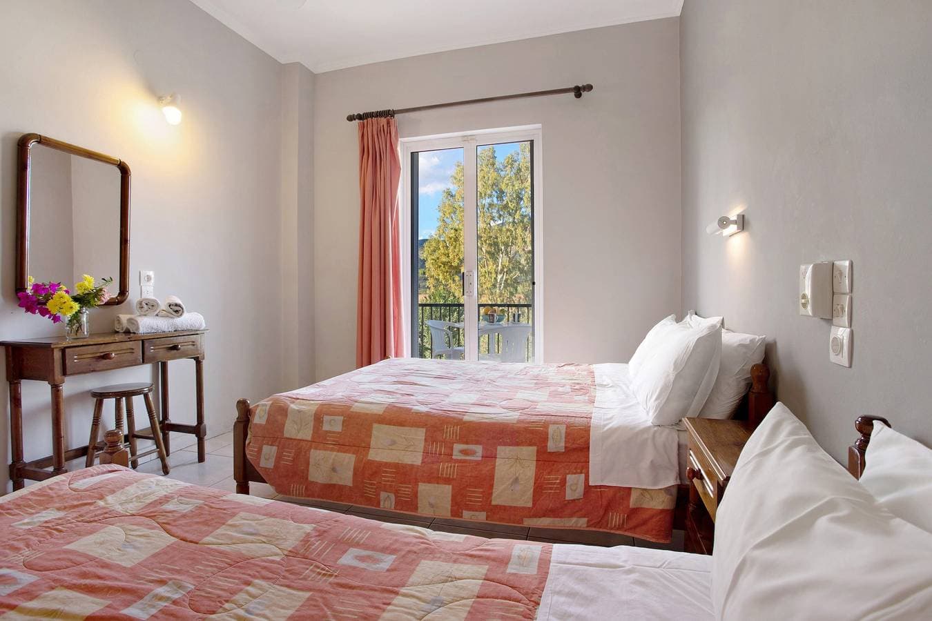 Foto 11 von 20: Studio "Dolphin Studio Meerblick 10" mit Privatem Balkon, Gemeinschaftsgarten und WLAN