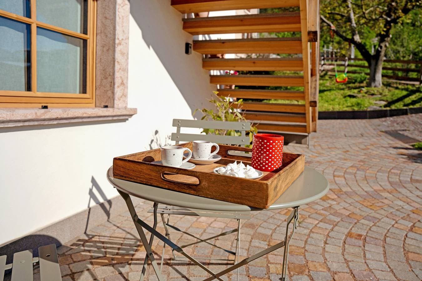 Foto 6 von 29: Ferienwohnung 'Con Giardino' mit Bergblick, Wi-Fi und Klimaanlage