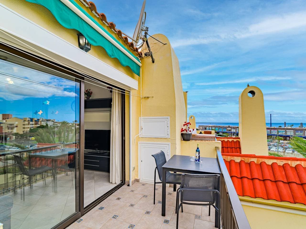 Foto 4 von 15: Luxuriöses Apartment am Strand mit Pool und Terrasse