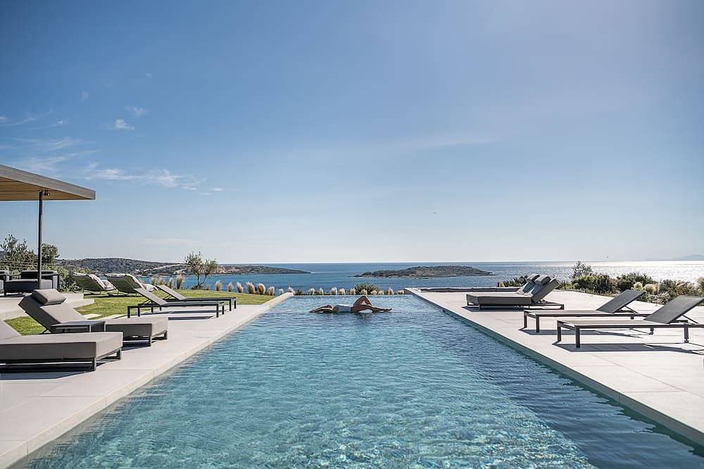 Stunning sea views, heated pool, fire pit, child pool: 1