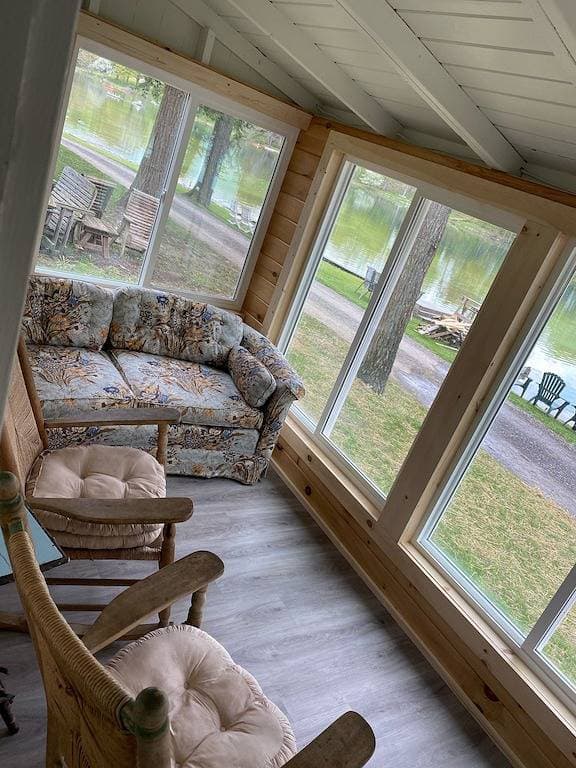 Foto 4 von 24: Ufergegend, rustikale Hütte, tolles Schwimmen, eigenes Dock, Floß