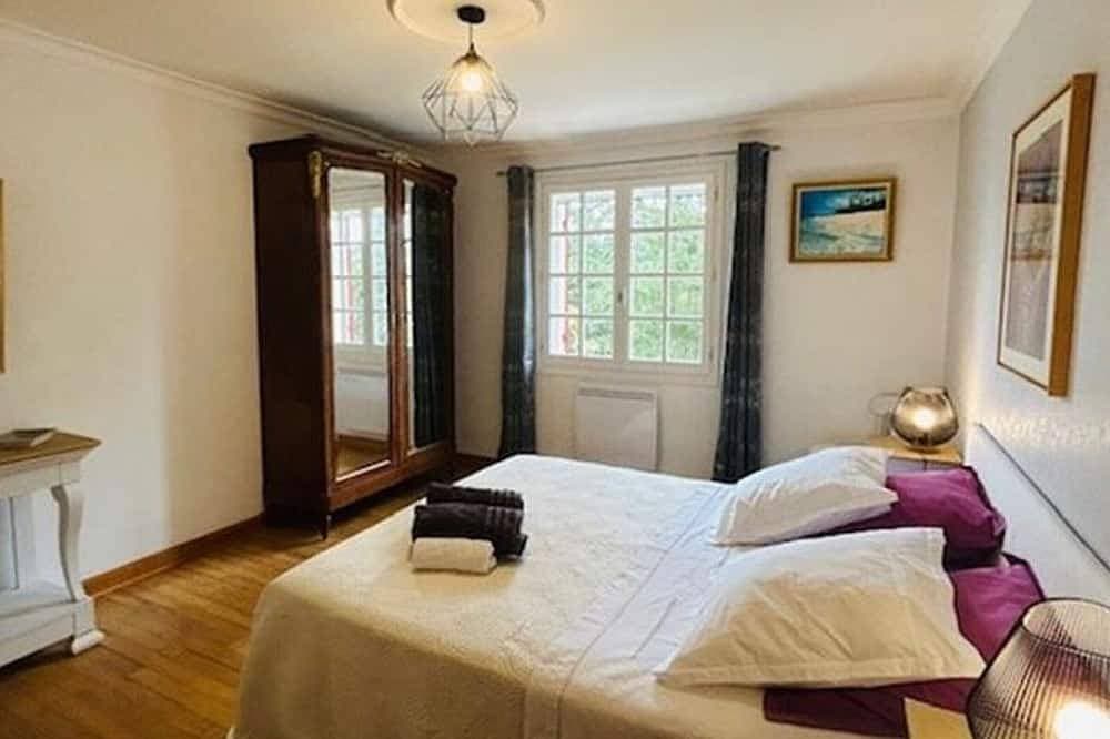 Foto 2 von 30: Charmante maison avec piscine, jardin de 3500m², salle de sport et cheminée à Villamblard