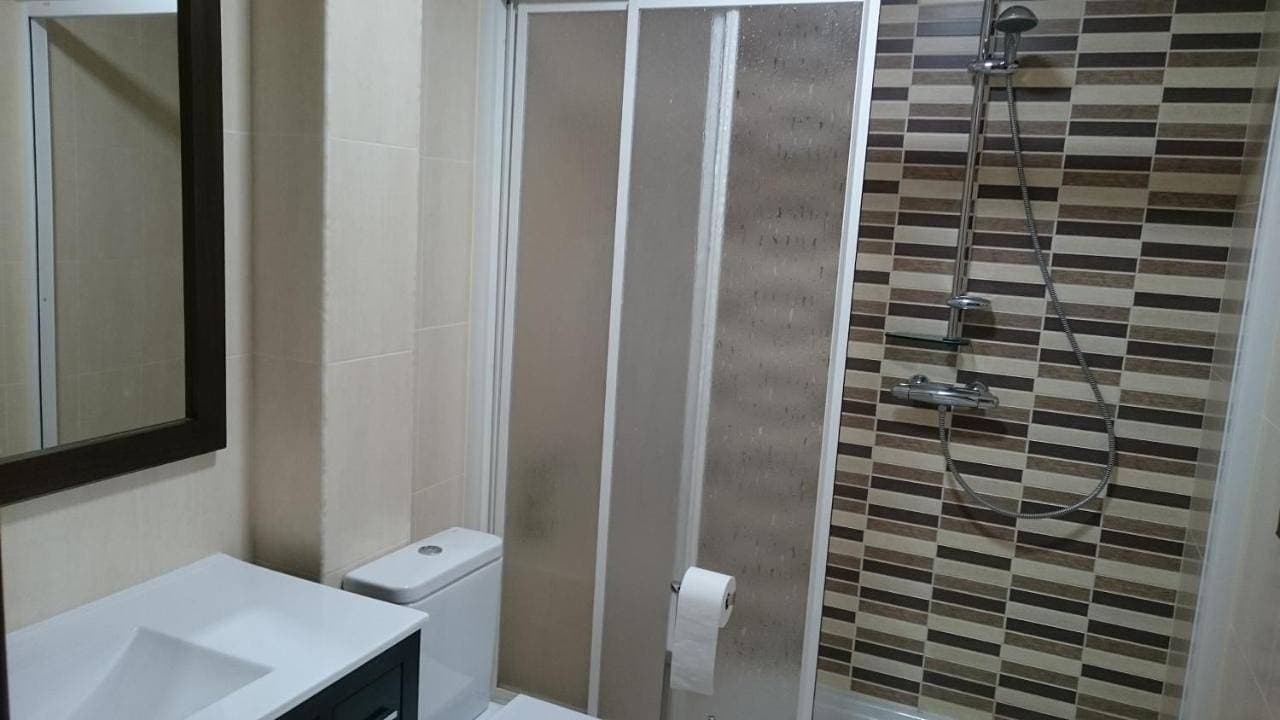 Foto 6 von 9: Twin Room with Shared Bathroom