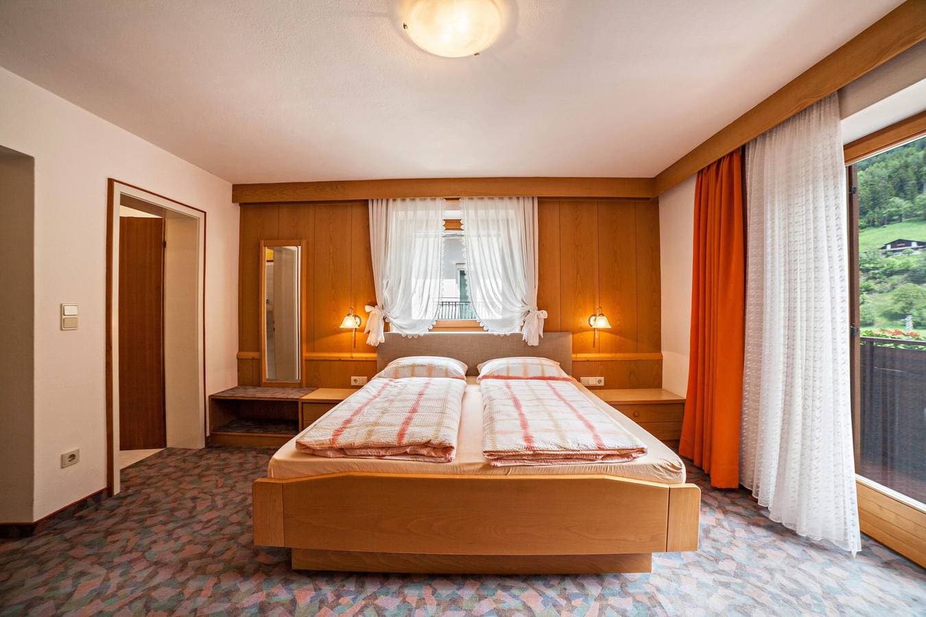 Foto 4 von 17: Ferienwohnung "Moosmair 1" mit Bergblick, WLAN, Terrasse & Garten