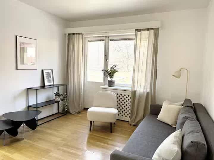 Quiet 1BR Apartment with Balcony 20min to City 1