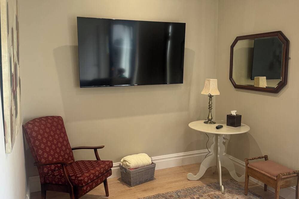 The Back Bay Apartment @ Milton on The Moyle 1