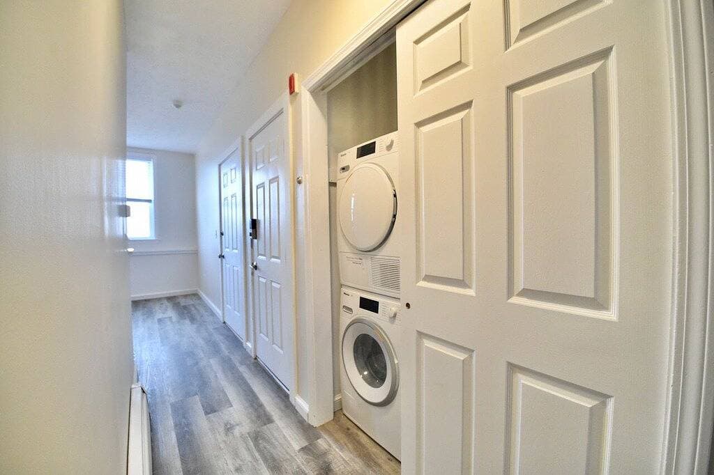 Foto 2 von 10: 2 Schlafzimmer Wohnung im obersten Stockwerk im West End von Portland