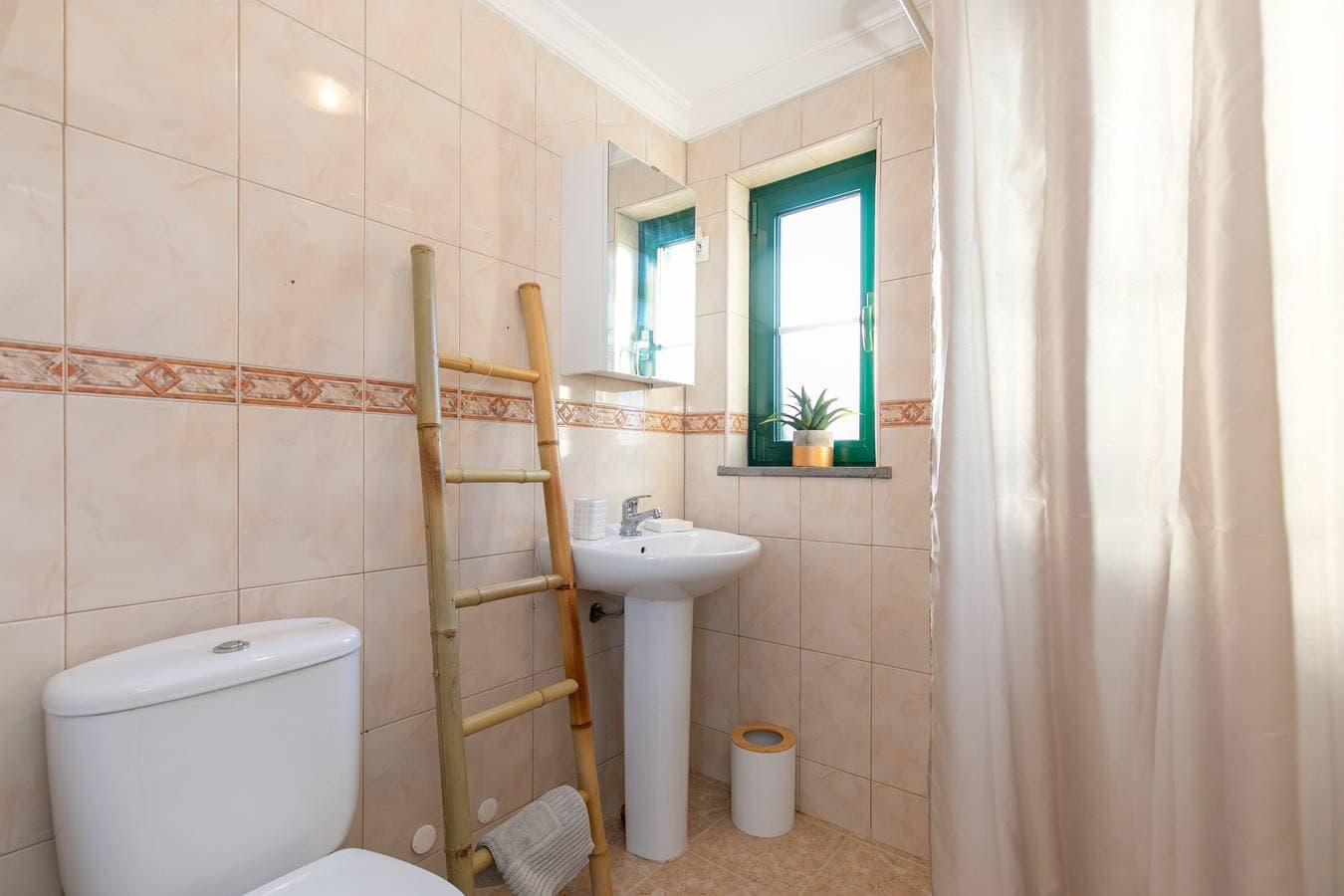 Foto 8 von 47: Casa Verde - Traditional Townhouse