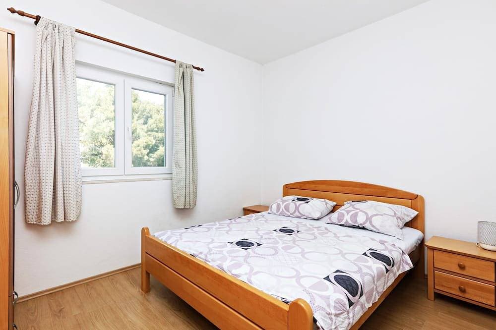 Foto 2 von 16: 1-Zimmer-Ferienwohnung mit Balkon und Meerblick Grebastica, Sibenik